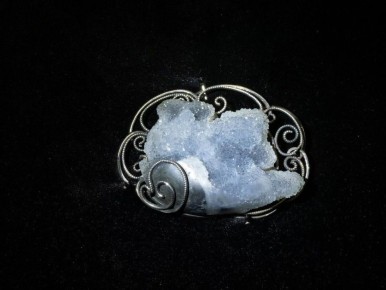 В Музее янтаря открылась выставка камнерезного и ювелирного искусства XIX–XXI веков «Здравствуй, Урал!»