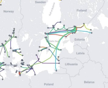 Премьер-министр Латвии Эвика Силина заявляет, что на подводном оптическом телекоммуникационном кабеле, принадлежащем компании и расположенном в Балтийском море у побережья Лиепаи на юго-западе Латвии, были обнаружены...