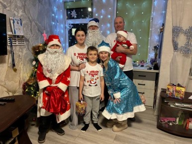 Полицейский Дед Мороз навестил с подарками ребят из Черняховска и Озерска